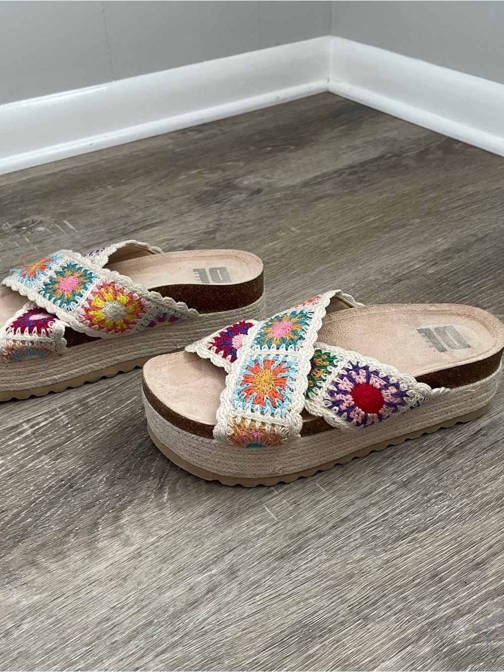DL1961 Boho Crochet Floral Platform Sandals Women’s Size 7 Multicolor Slide - Picture 3 of 8
